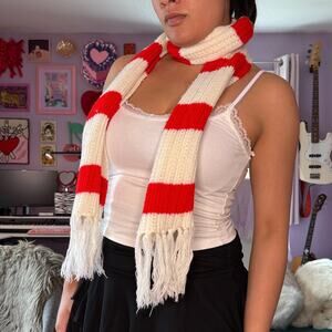 Vintage 90s red and white striped knit scarf